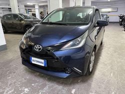 Blu/azzurro Usata 2015 Toyota Aygo Cool Due volumi | 7800 € (Buon prezzo)