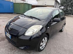 Nero Usata 2008 Toyota Yaris Tre volumi | 2950 € (Buon prezzo)