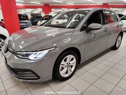 Grigio Usata 2021 VW Golf VIII Life Due volumi | 19.900 € (Buon prezzo)