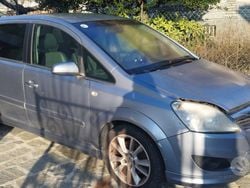 Grigio Usata 2009 Opel Zafira Cosmo Monovolume | 2800 € (Buon prezzo)