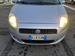 Grigio Usata 2007 Fiat Grande Punto Due volumi | 2400 € (Buon prezzo)
