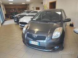 Grigio Usata 2008 Toyota Yaris Tre volumi | 5500 € (Buon prezzo)