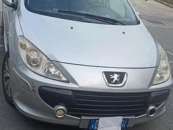 Grigio Usata 2008 Peugeot 307 Tre volumi | 1800 € (Buon prezzo)