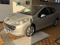 Argento Usata 2006 Peugeot 207 Tre volumi | 2500 € (Buon prezzo)