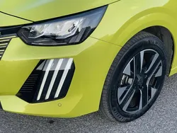 Giallo Usata 2023 Peugeot e-208 Style Due volumi | 17.600 € (Super prezzo)