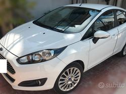 Bianco Usata 2015 Ford Fiesta Due volumi | 8000 € (Cara)