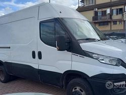 Bianco Usata 2017 Iveco Daily Tre volumi | 9700 € (Ottimo prezzo)