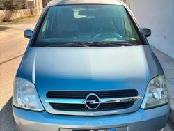 Grigio Usata 2004 Opel Meriva Monovolume | 1000 € (Buon prezzo)