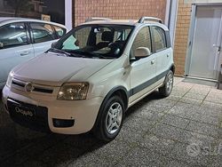 Bianco Usata 2010 Fiat Panda Climbing Tre volumi | 3300 € (Buon prezzo)