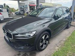 Grigio Usata 2022 Volvo V60 CC Business Edition Station wagon | 28.500 € (Buon prezzo)