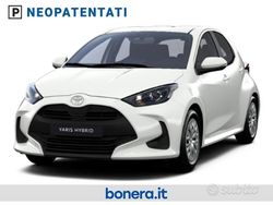 Bianco Usata 2024 Toyota Yaris Hybrid Active Tre volumi | 20.800 € (Buon prezzo)