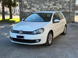 Bianco Usata 2012 VW Golf Comfortline Tre volumi | 5990 € (Buon prezzo)