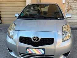 Grigio Usata 2008 Toyota Yaris Tre volumi | 3600 € (Buon prezzo)
