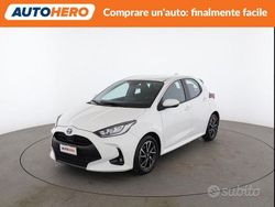 Bianco Usata 2023 Toyota Yaris Hybrid Trend Tre volumi | 18.199 € (Buon prezzo)