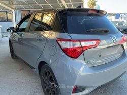 Grigio Usata 2018 Toyota Yaris Hybrid Tre volumi | 10.990 € (Buon prezzo)