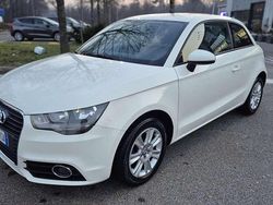 Bianco Usata 2011 Audi A1 Ambition Tre volumi | 6490 € (Buon prezzo)