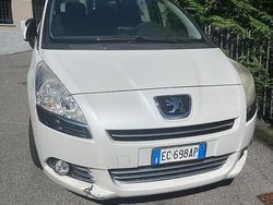 Bianco Usata 2010 Peugeot 5008 Monovolume | 3200 € (Buon prezzo)