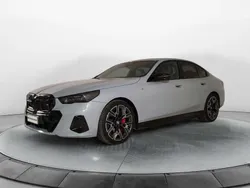 Brooklyn grey / metallizzato Usata 2024 BMW i5 M Sport Tre volumi | 63.900 € (Buon prezzo)
