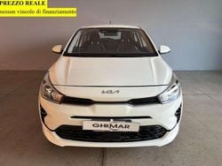 Bianco Usata 2022 Kia Rio Style Tre volumi | 13.900 € (Buon prezzo)