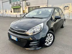 Nero Usata 2016 Kia Rio 2 Tre volumi | 6400 € (Buon prezzo)