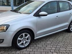 Grigio Usata 2010 VW Polo Highline Tre volumi | 3990 € (Buon prezzo)
