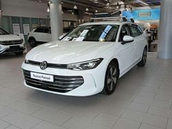 Pure white Nuova 2025 VW Passat Business Station wagon | 46.600 € (Buon prezzo)