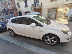 Usata 2010 Opel Astra Cosmo Tre volumi | 5200 € (Buon prezzo)