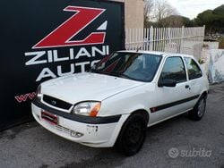 Bianco Usata 2002 Ford Fiesta Tre volumi | 1900 € (Buon prezzo)