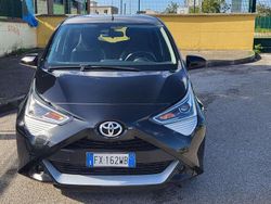 Nero metallizzato Usata 2019 Toyota Aygo X-play Due volumi | 8500 € (Ottimo prezzo)