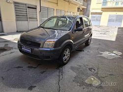 Grigio scuro metallizzato Usata 2003 Ford Fusion Tre volumi | 999 € (Ottimo prezzo)