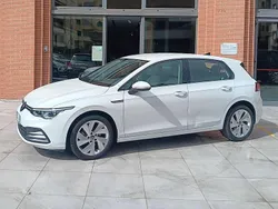 Bianco Usata 2022 VW Golf VIII Style Tre volumi | 21.500 € (Buon prezzo)