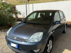 Usata 2005 Ford Fiesta Due volumi | 2600 € (Buon prezzo)