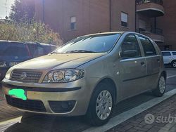 Oro Usata 2007 Fiat Punto Classica Tre volumi | 2500 € (Buon prezzo)