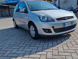 Grigio Usata 2007 Ford Fiesta Due volumi | 4900 € (Molto cara)