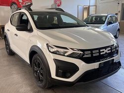 Bianco Usata 2024 Dacia Sandero Stepway Tre volumi | 16.400 € (Cara)