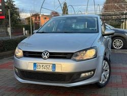 Argento Usata 2010 VW Polo Comfortline Tre volumi | 3999 € (Buon prezzo)