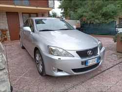 Grigio Usata 2006 Lexus IS220d Luxury Line Tre volumi | 3000 € (Cara)