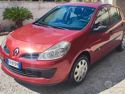 Usata 2006 Renault Clio II Due volumi | 3950 € (Molto cara)