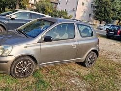 Usata 2003 Toyota Yaris Sol Tre volumi | 1500 € (Buon prezzo)