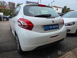 Bianco Usata 2012 Peugeot 208 Due volumi | 4900 € (Buon prezzo)