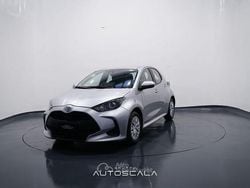 Silicon silver [1bn] Usata 2023 Toyota Yaris Active Tre volumi | 16.990 € (Super prezzo)
