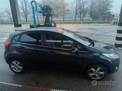 Nero Usata 2010 Ford Fiesta Titanium Tre volumi | 3000 € (Buon prezzo)