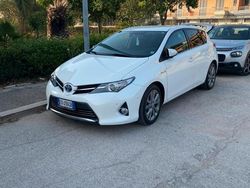 Bianco Usata 2014 Toyota Auris Hybrid Tre volumi | 7800 € (Buon prezzo)