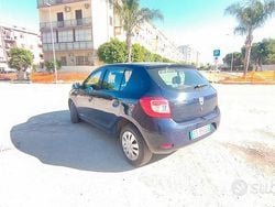 Blu Usata 2013 Dacia Sandero Tre volumi | 2100 € (Buon prezzo)