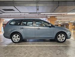 Grigio Usata 2009 Ford Focus Tre volumi | 4000 € (Buon prezzo)