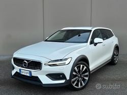 Bianco Usata 2019 Volvo V60 CC Pro Station wagon | 24.500 € (Buon prezzo)
