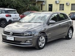 Grigio Usata 2020 VW Polo Comfortline Tre volumi | 12.300 € (Buon prezzo)