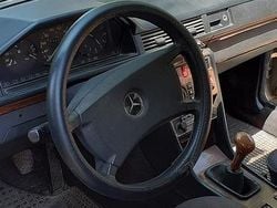 Usata 1986 Mercedes E250 Tre volumi | 8000 €