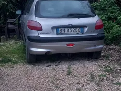 Usata 2001 Peugeot 206 Tre volumi | 550 € (Super prezzo)