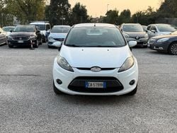 Bianco Usata 2010 Ford Fiesta Tre volumi | 3800 € (Buon prezzo)